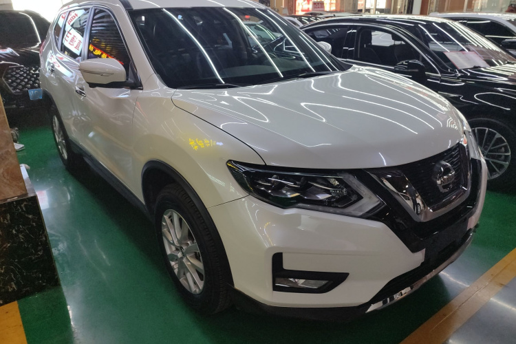 日产 奇骏 2023款 经典 2.0L 两驱智联臻享版车身外观3