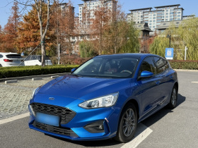 福特 福克斯 2020款 两厢 EcoBoost 180 自动锋潮型