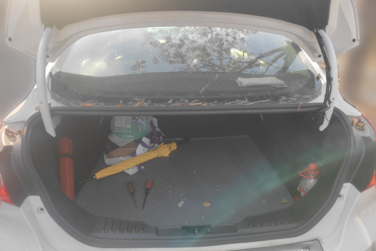 福特 福克斯 2012款 三厢 1.6L 手动风尚型中控内饰23