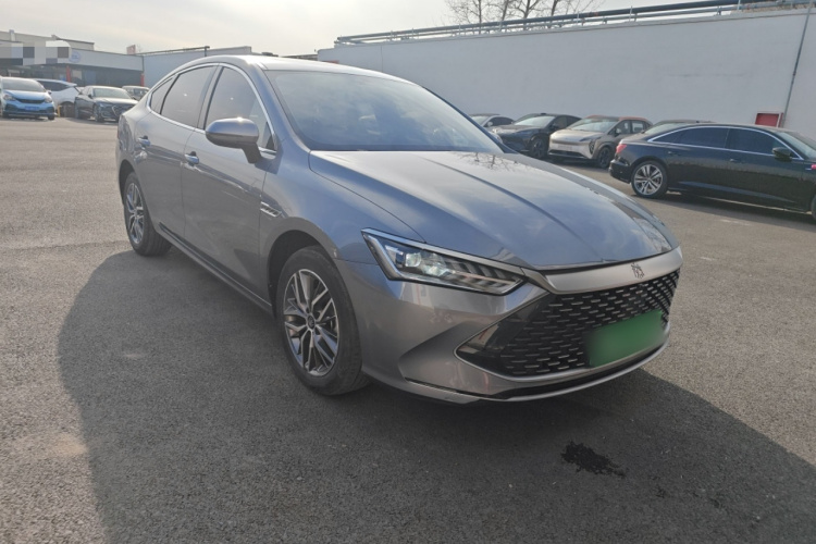 比亚迪 秦PLUS 2023款  冠军版 DM-i 120KM超越型车身外观3