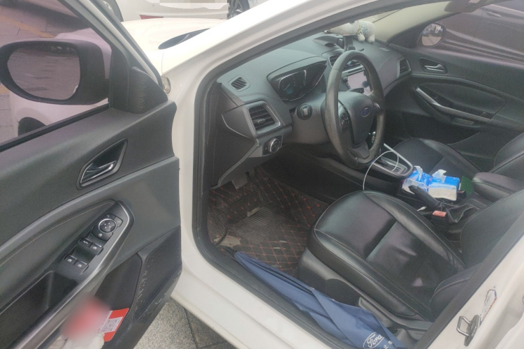 福特 福睿斯 2015款 1.5L 自动时尚型中控内饰20