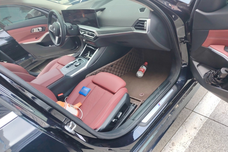 宝马3系 2024款 325i M运动套装局部细节9005