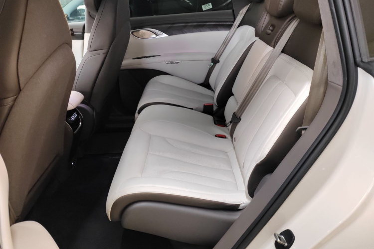 智己汽车 智己LS7 2023款 100kWh Pro四驱版中控内饰21