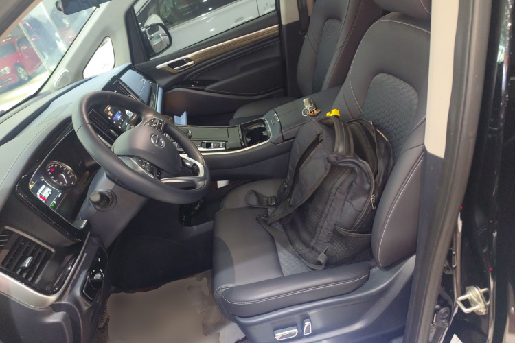 广汽传祺 传祺M8 2023款 领秀系列 390T 豪华版中控内饰19