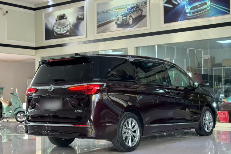 别克GL8 2022款 Avenir艾维亚 七座亲礼版车身外观6004