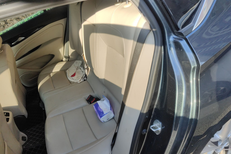 别克 君威 2020款 552T 精英型中控内饰21