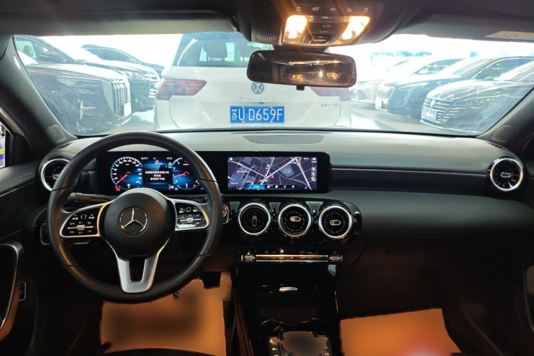 奔驰A级 2022款 改款 A 200 L 运动轿车动感型中控内饰7002