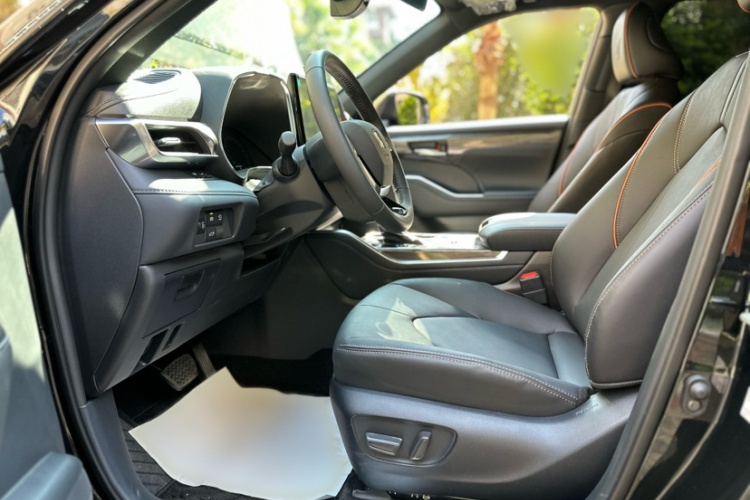 丰田 皇冠陆放 2024款 2.5L HEV四驱尊贵版中控内饰7010