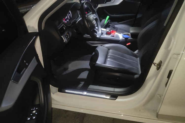 奥迪A4L 2020款 40 TFSI 时尚动感型中控内饰7003