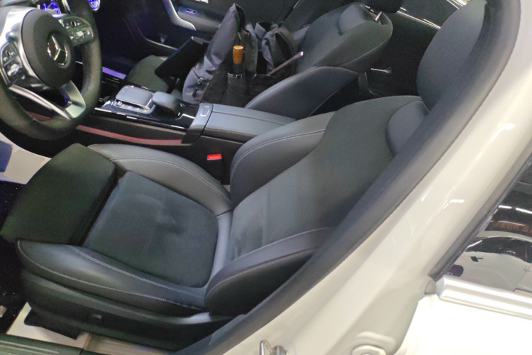 奔驰A级 2022款 改款三 A 200 L 运动轿车时尚型中控内饰19