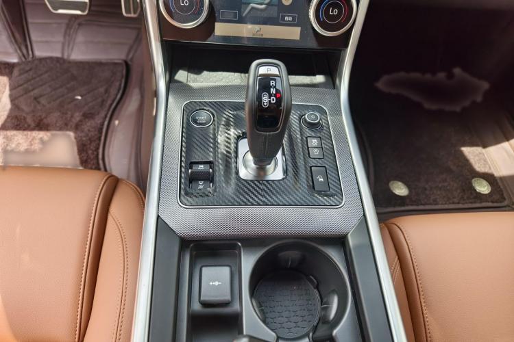 捷豹XEL 2024款 2.0T 250PS R-DYNAMIC S进取运动版中控内饰7004