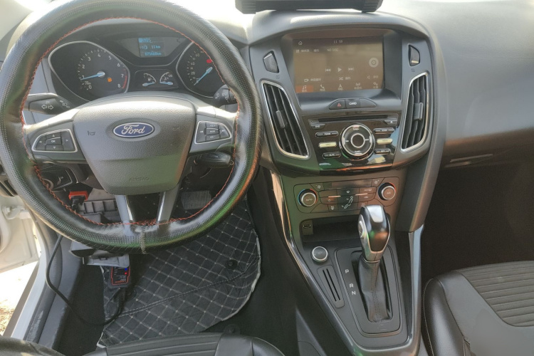 福特 福克斯 2017款 三厢 1.6L 自动风尚型智行版中控内饰12