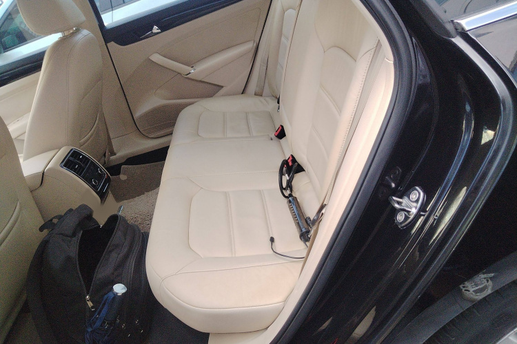 大众 帕萨特 2013款 1.8TSI DSG尊荣版中控内饰7004