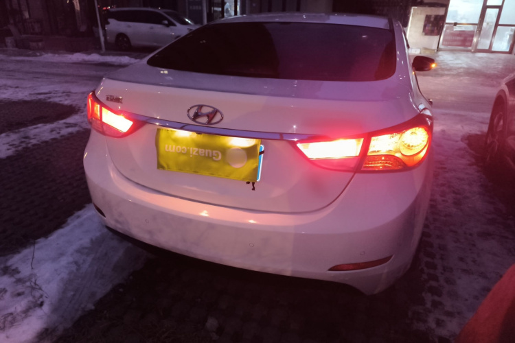 现代 朗动 2012款 1.6L 自动尊贵型车身外观6