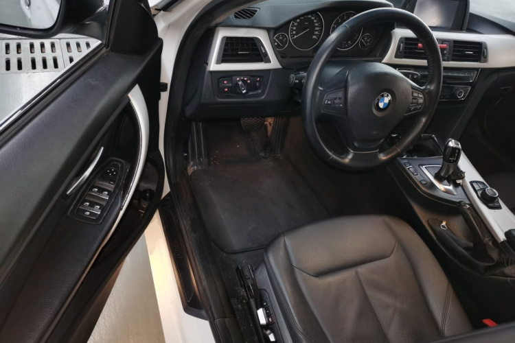 宝马3系 2016款 320Li 进取型中控内饰20