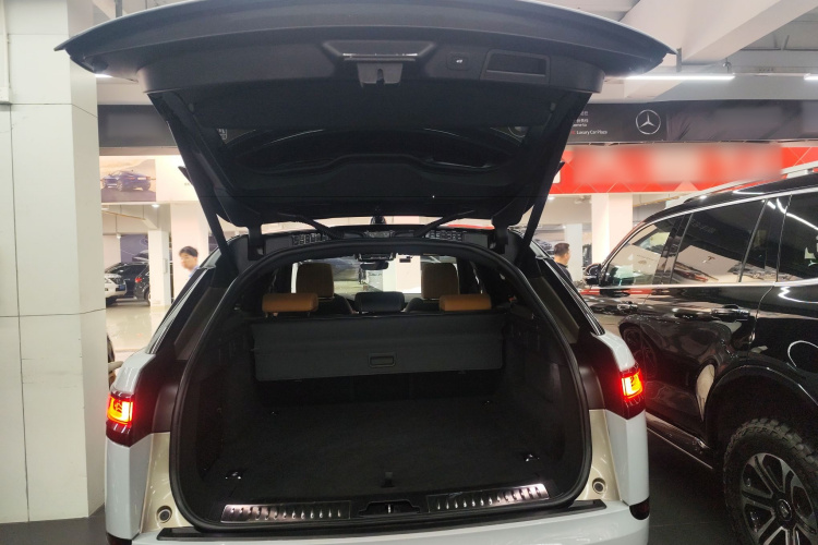 路虎 揽胜星脉 2023款 250PS 熠黑珍藏版机舱底盘23