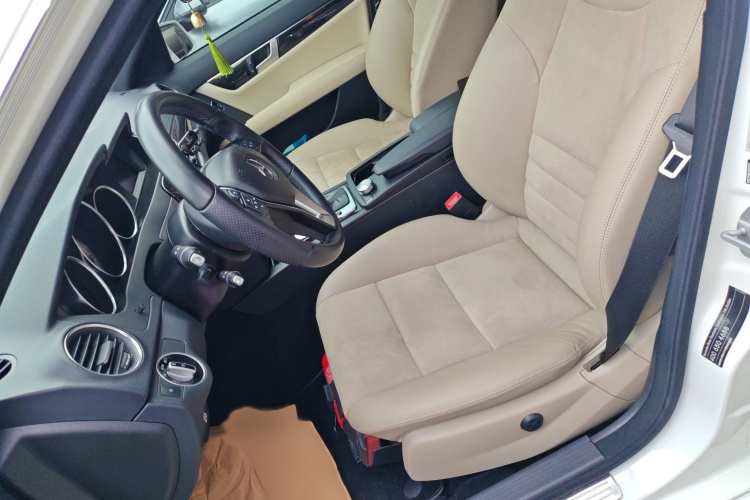 奔驰C级 2013款 C 260 时尚型 Grand Edition局部细节19