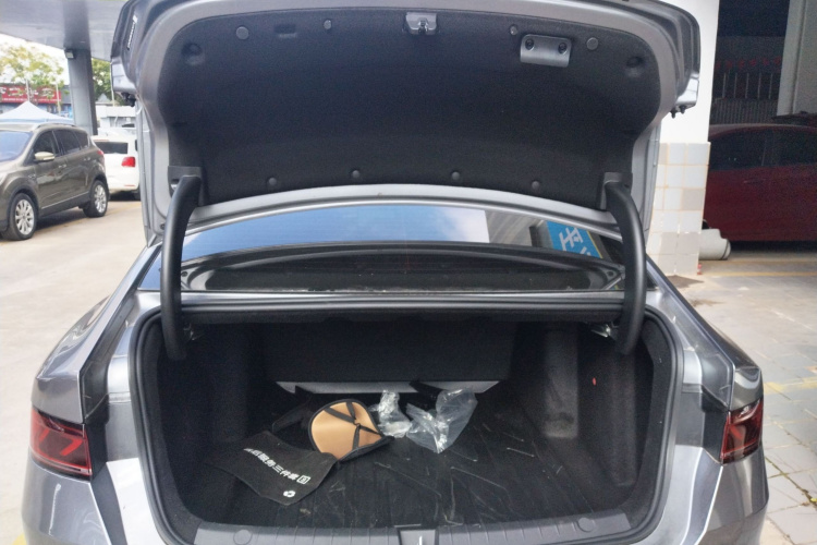 比亚迪 秦PLUS 2024款 荣耀版 EV 510KM领先型机舱底盘23