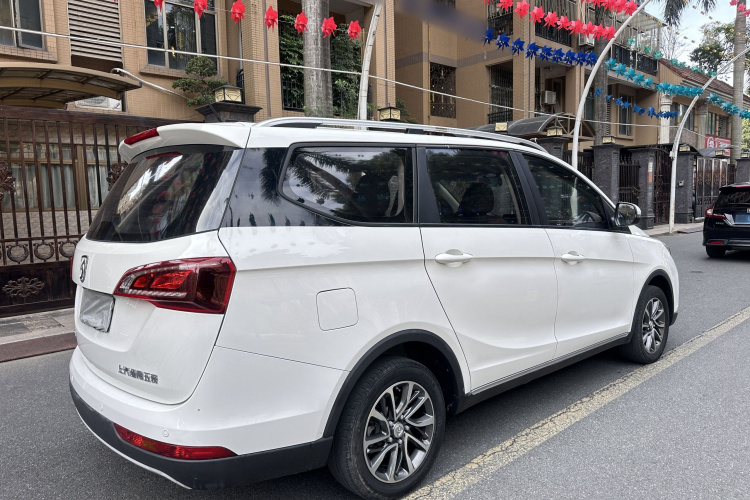 宝骏730 2019款 1.5L 手动时尚型 7座 国VI车身外观6007