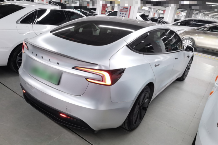 特斯拉 Model 3 2023款 后轮驱动版车身外观7