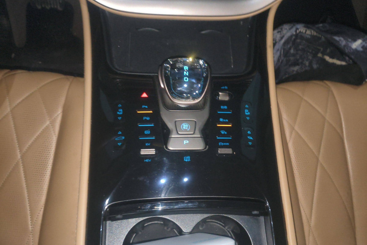 腾势D9 2022款 DM-i 970 四驱旗舰型局部细节18