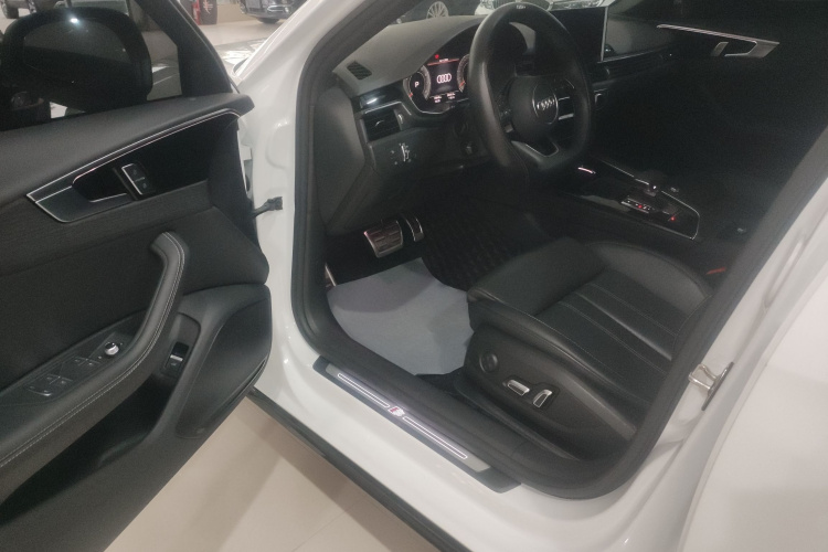 奥迪A4L 2024款 40 TFSI 豪华动感型中控内饰20