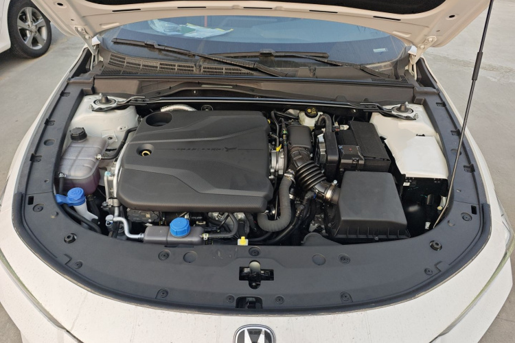 长安UNI-V 2024款 1.5T 尊贵型机舱底盘24