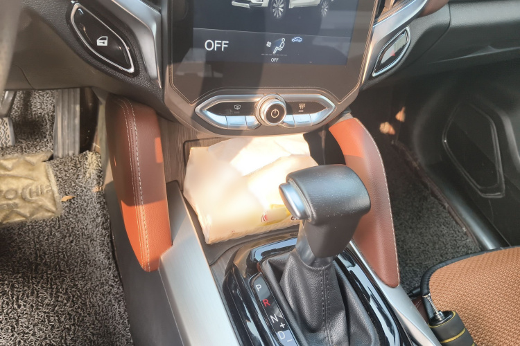 中华V6 2018款 1.5T 自动尊贵型局部细节18