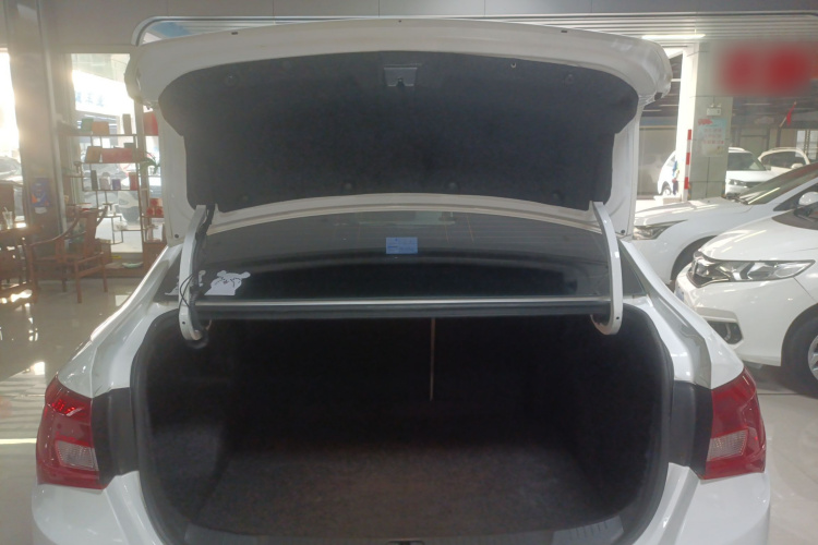 别克 英朗 2015款 15N 自动精英型机舱底盘23