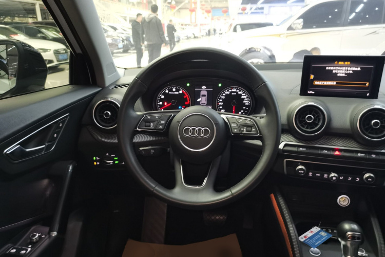 奥迪Q2L 2021款 35 TFSI 时尚动感型中控内饰13