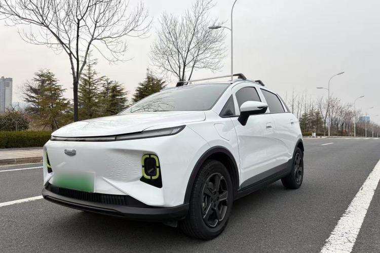 吉利几何E萤火虫 2023款 320KM 乖帅虎 5座车身外观6006