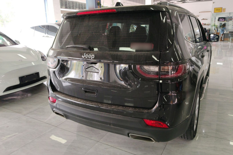 Jeep 大指挥官 2020款 2.0T 两驱精英版车身外观6