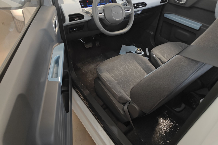 吉利银河 2024款 熊猫mini 200km 耐力熊中控内饰20