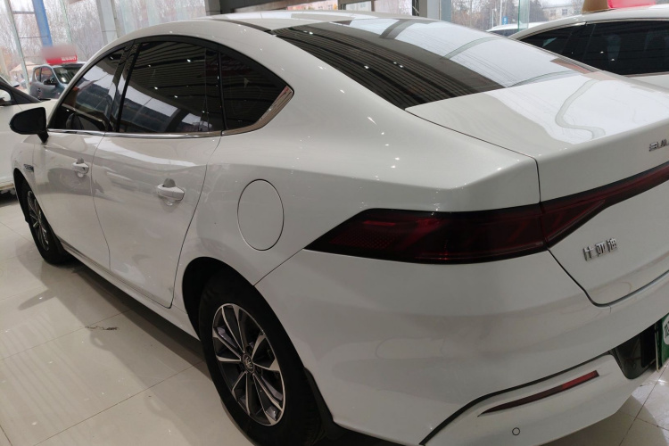 比亚迪 秦PLUS 2024款 荣耀版 DM-i 55KM领先型车身外观4