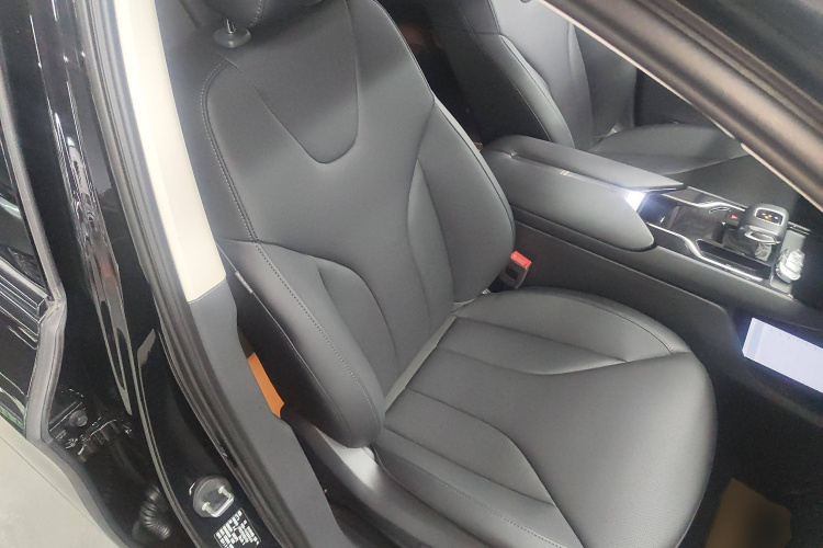 红旗E-QM5 2022款 431km 充电乐享版局部细节41