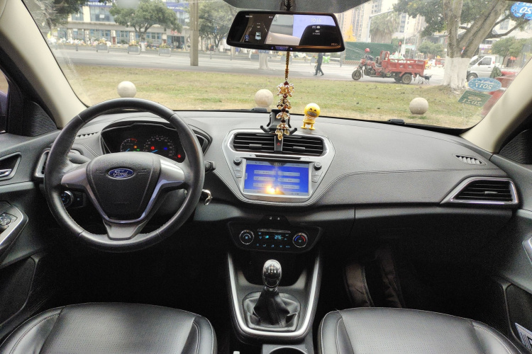 福特 福睿斯 2015款 1.5L 手动时尚型中控内饰7002