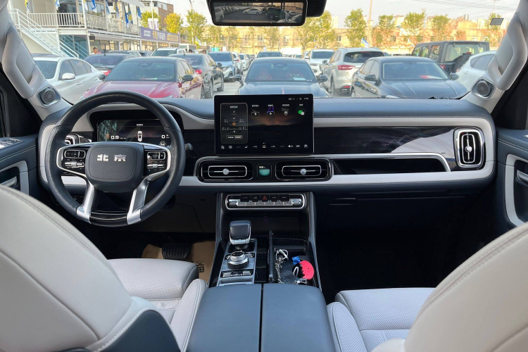 北京BJ60 2022款 2.0T 十一版 五座中控内饰7001