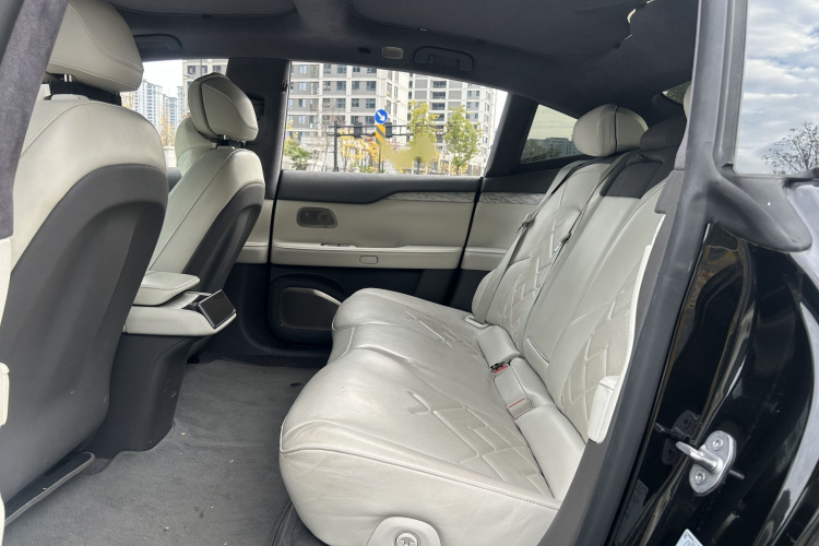 蔚来ET7 2022款 100kWh 首发版中控内饰7002