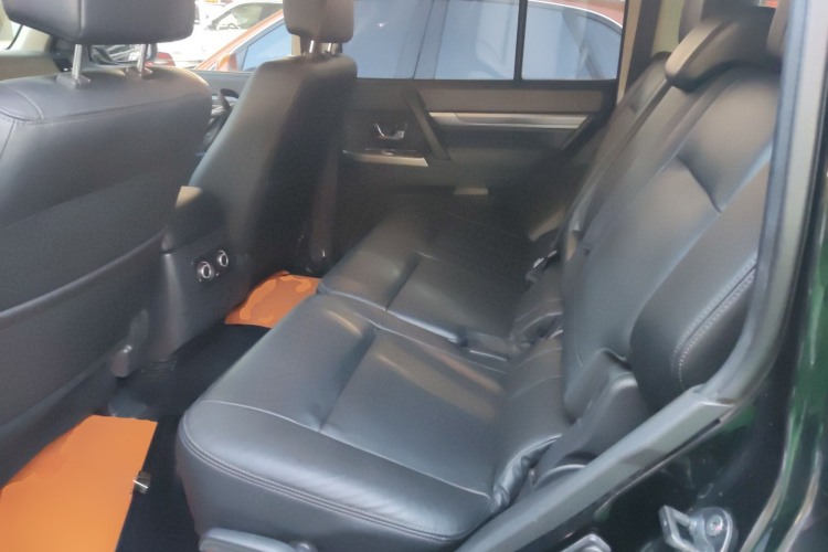 三菱 帕杰罗(进口) 2016款 3.0L 自动尊贵版 国V中控内饰7004