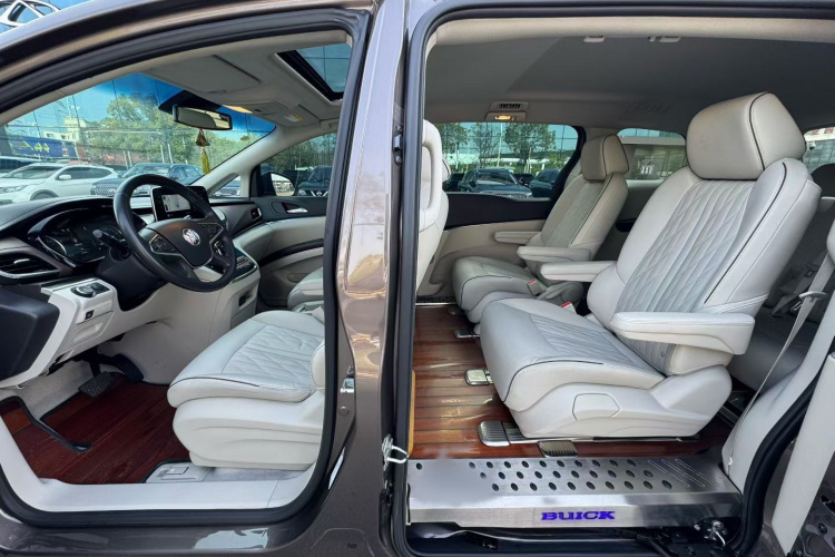 别克GL8 2022款 陆上公务舱 652T 豪华型中控内饰7001