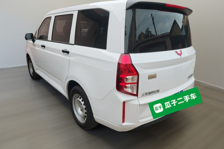 五菱汽车 五菱宏光PLUS 2020款 1.5L 手动标准型 5座车身外观5