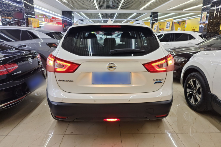 日产 逍客 2017款 2.0L CVT精英版 国V车身外观6004