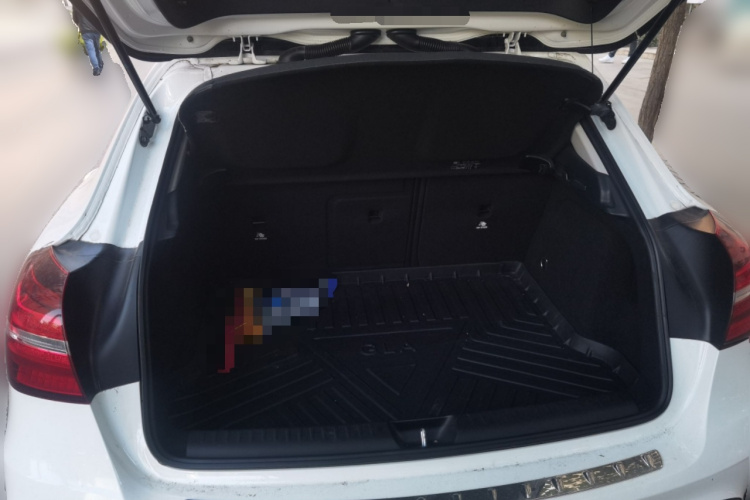 奔驰GLA 2018款 GLA 220 4MATIC 运动型局部细节23