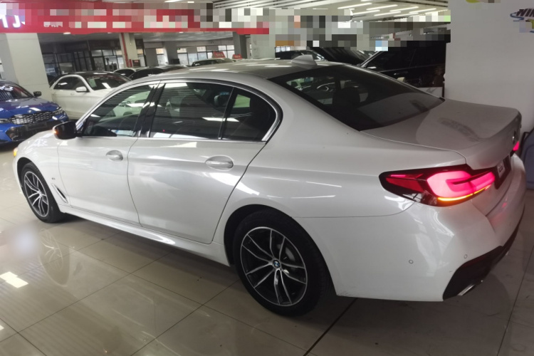 宝马5系 2022款 改款二 525Li M运动套装车身外观4