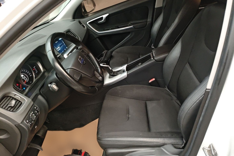 沃尔沃S60 2015款 S60L 2.0T 智行版局部细节19