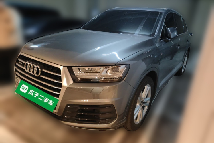 奥迪Q7 2016款 40 TFSI S line运动型车身外观1