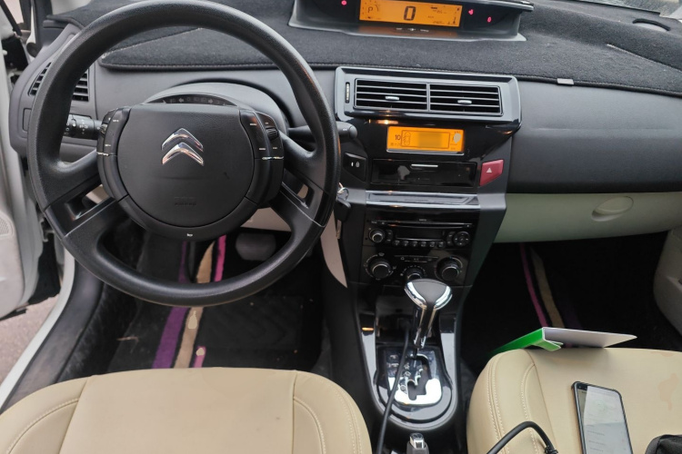 雪铁龙 世嘉 2013款 三厢 1.6L 自动品尚型中控内饰12