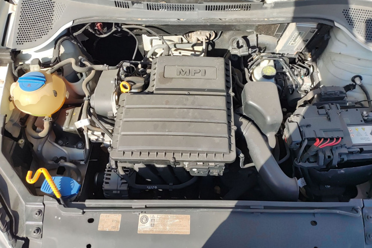 大众 桑塔纳 2018款 1.5L 自动风尚版机舱底盘24