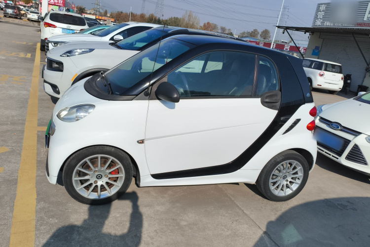 smart fortwo 2012款 1.0 MHD 硬顶舒适版车身外观4