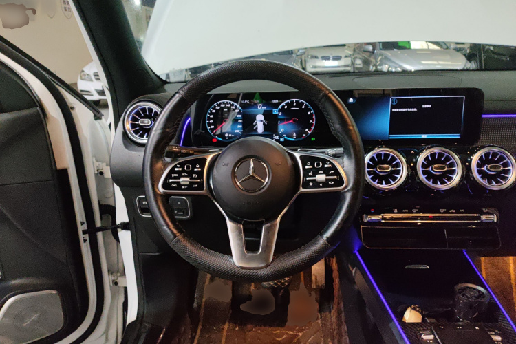 奔驰GLB 2022款 GLB 200 动感型中控内饰13